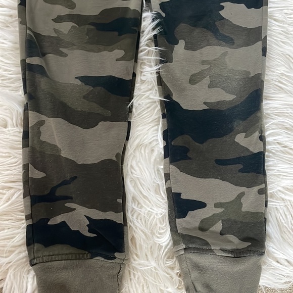 A&F Abercrombie kids camo sweatpant jogger 13/14 youth large - Picture 4 of 7
